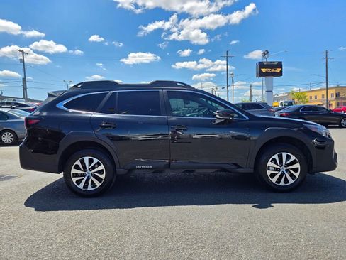 Used 2024 Subaru Outback Premium AWD/4WD image 5