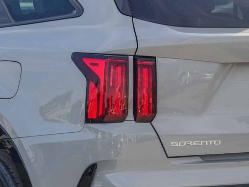 Used 2023 Kia Sorento SX image 7