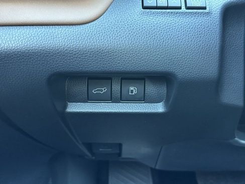 Certified 2025 Toyota Crown Signia image 32