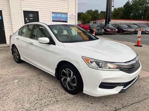 Used 2017 Honda Accord LX image 7