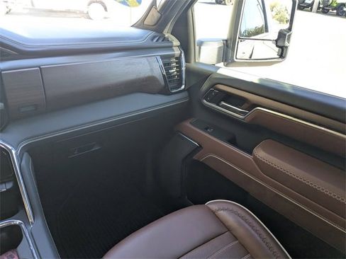 Used 2025 GMC Sierra 2500 Denali Ultimate image 16