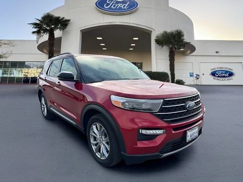 Certified 2023 Ford Explorer XLT w/ Equipment Group 202A AWD/4WD image 4