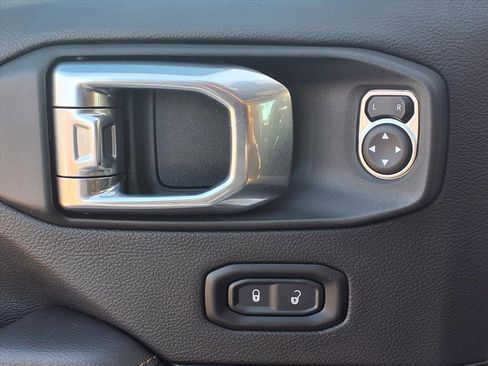 Used 2022 Jeep Gladiator Overland image 10