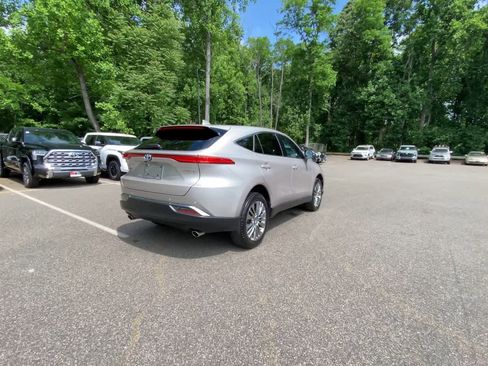 Used 2024 Toyota Venza Limited AWD/4WD image 9