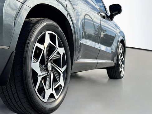 Used 2022 Hyundai Palisade Calligraphy image 13