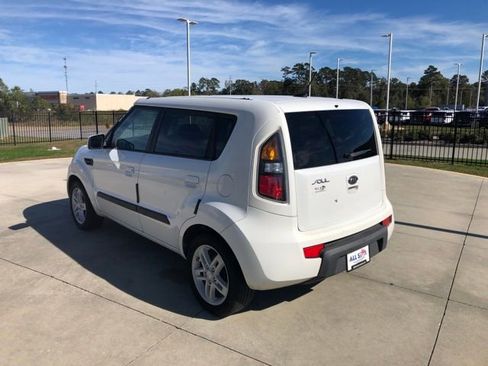 Used 2010 Kia Soul + image 3