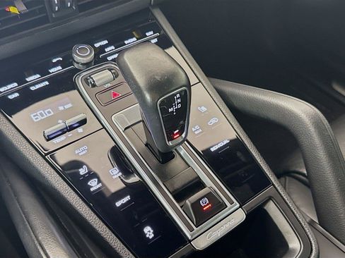 Used 2020 Porsche Cayenne AWD/4WD image 13