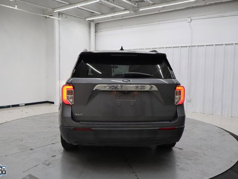 Used 2021 Ford Explorer XLT image 6