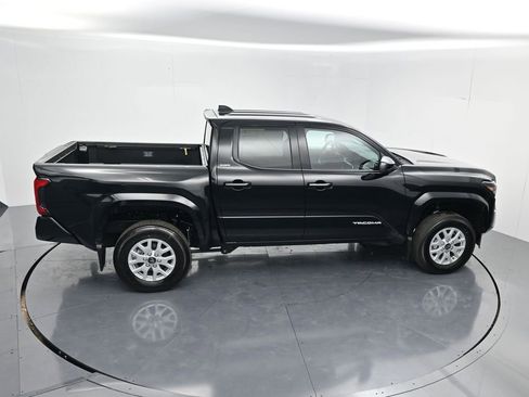 Used 2025 Toyota Tacoma SR5 AWD/4WD image 45