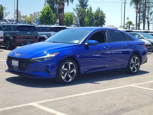 Used 2023 Hyundai Elantra SEL w/ Convenience Package FWD image 2