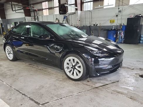 Used 2023 Tesla Model 3 Standard Range RWD image 3