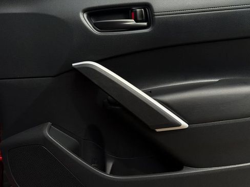 Used 2024 Toyota Corolla Cross LE FWD image 17
