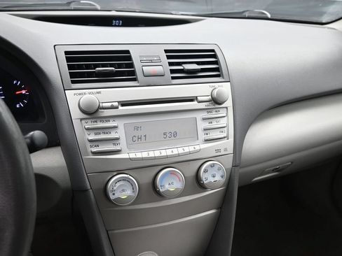 Used 2010 Toyota Camry LE FWD image 12