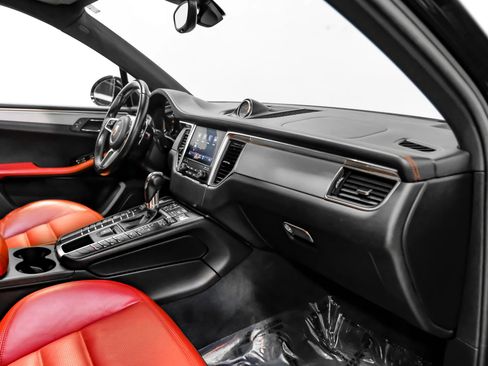 Used 2018 Porsche Macan GTS AWD/4WD image 7