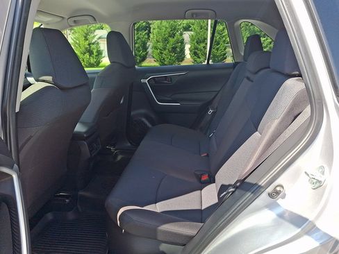 Certified 2022 Toyota RAV4 LE AWD/4WD image 10