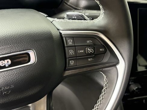 Used 2025 Jeep Grand Cherokee L Laredo image 21