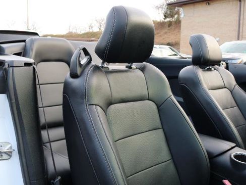 Used 2016 Ford Mustang Premium image 27