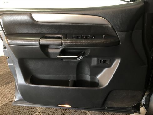 Used 2011 Nissan Armada SV image 27