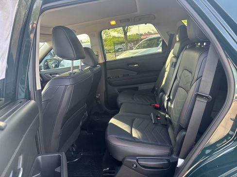 Used 2025 Nissan Pathfinder Platinum w/ Cargo Package image 27