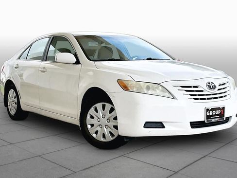 Used 2009 Toyota Camry FWD image 2