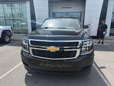 Used 2019 Chevrolet Suburban LT image 3