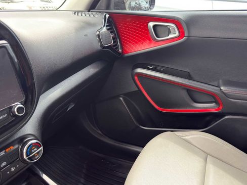 Certified 2023 Kia Soul GT-Line FWD image 17