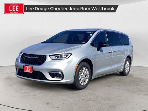 New 2026 Chrysler Pacifica Select image 1