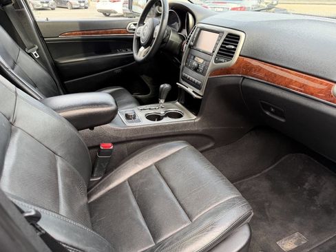 Used 2013 Jeep Grand Cherokee Limited w/ Luxury Group II image 30