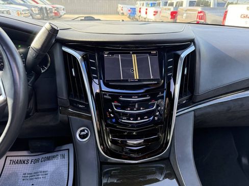Used 2017 Cadillac Escalade Platinum AWD/4WD image 28
