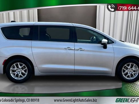 Used 2023 Chrysler Voyager LX FWD image 6