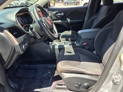 Used 2016 Jeep Cherokee Latitude w/ Safety/Convenience Group AWD/4WD image 9