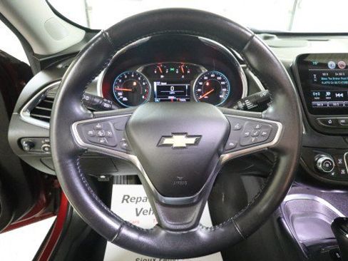 Used 2017 Chevrolet Malibu LT w/ Leather Package FWD image 19