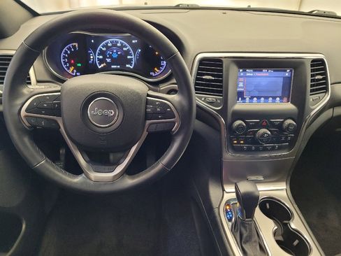 Used 2018 Jeep Grand Cherokee Laredo image 22
