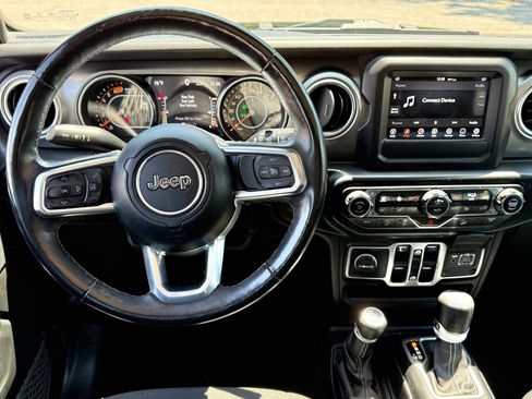 Used 2018 Jeep Wrangler Unlimited Sahara AWD/4WD image 11