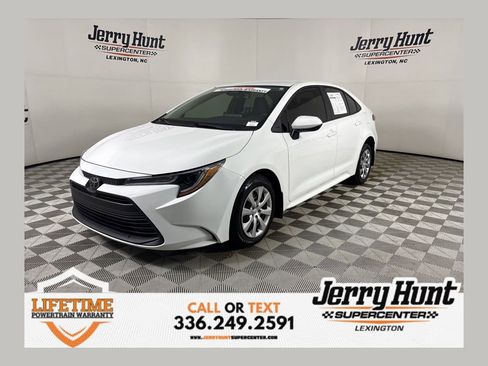 Used 2025 Toyota Corolla LE image 1