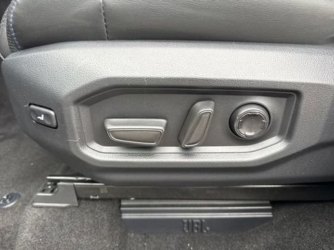 Used 2024 Toyota Tundra Platinum AWD/4WD image 14