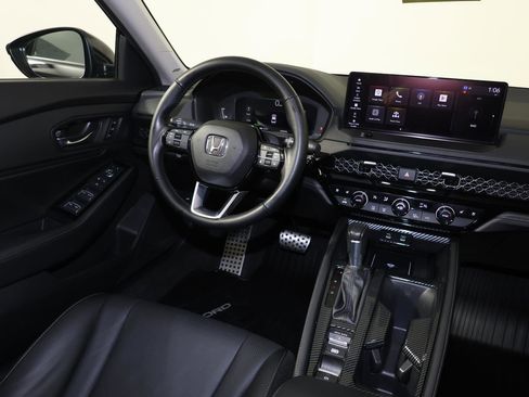 Used 2023 Honda Accord Touring image 9