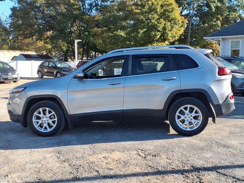 Used 2017 Jeep Cherokee Latitude image 8