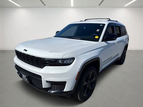 Used 2023 Jeep Grand Cherokee L Laredo image 2