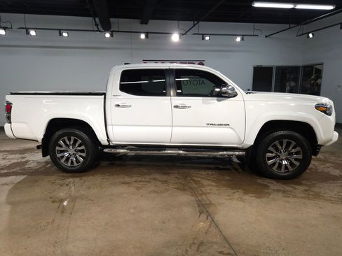 Used 2023 Toyota Tacoma Limited AWD/4WD image 8