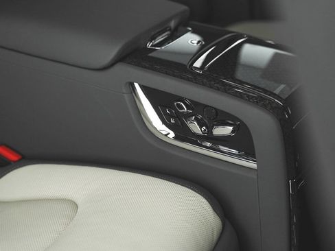 New 2025 Rolls-Royce Cullinan Black Badge image 37