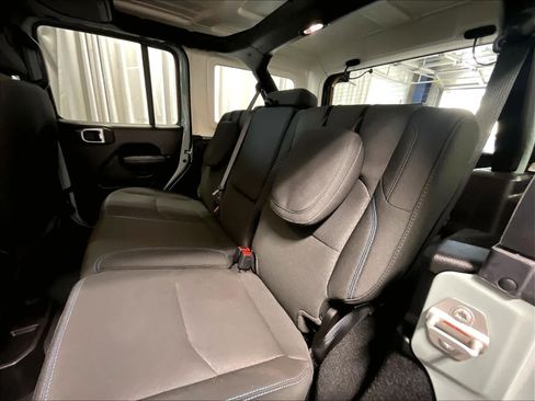 Used 2023 Jeep Wrangler Unlimited Rubicon 4xe w/ Cold Weather Group AWD/4WD image 15