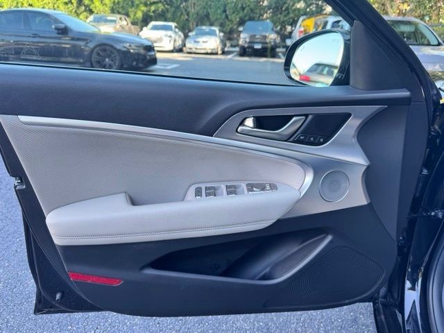 Used 2022 Genesis G70 2.0T w/ Prestige Package AWD/4WD image 17