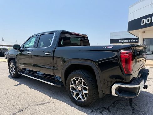 Used 2022 GMC Sierra 1500 SLT w/ SLT Premium Package AWD/4WD image 6