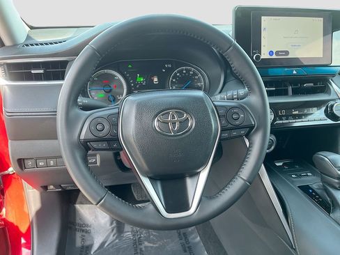 Used 2024 Toyota Venza LE image 11