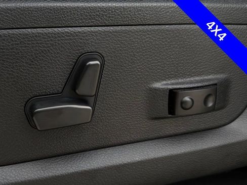 Used 2024 RAM 2500 Big Horn w/ Sport Appearance Package image 7