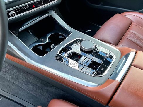 Certified 2025 BMW X7 M60i image 16