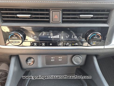 Used 2025 Nissan Rogue SV FWD image 10