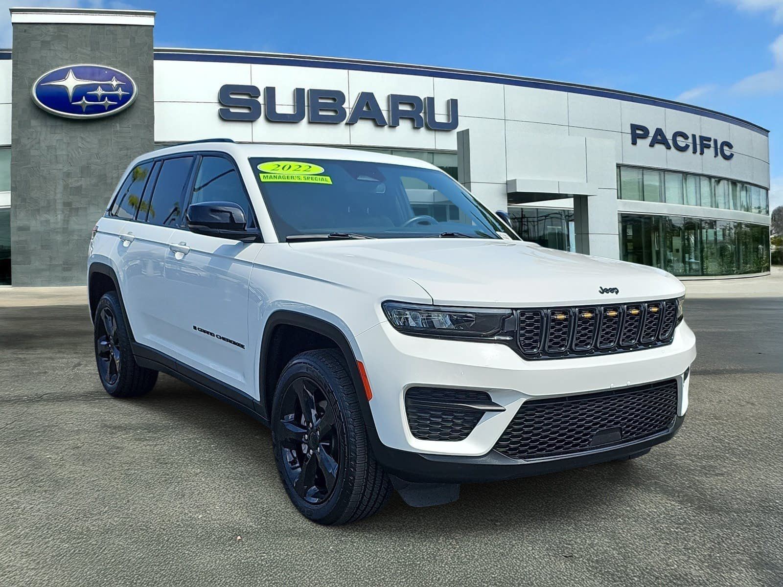 Used 2022 Jeep Grand Cherokee Altitude AWD/4WD image 1