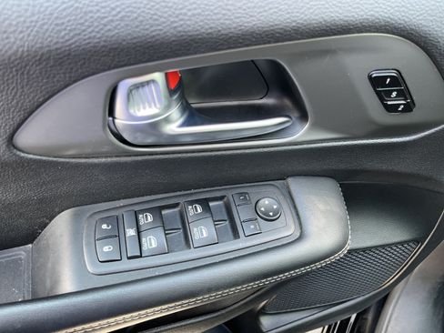 Used 2025 Chrysler Pacifica Select FWD image 16